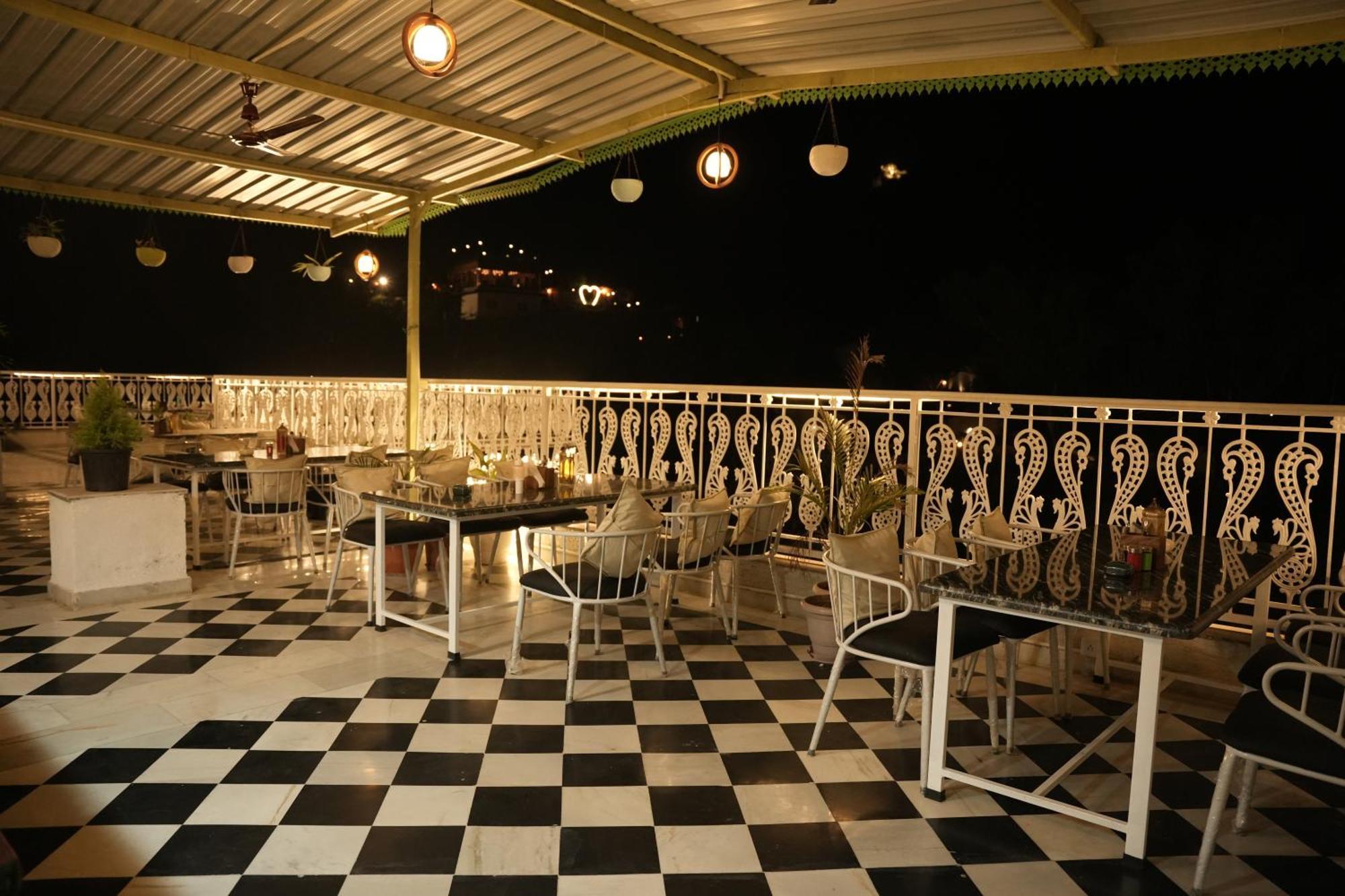 Hotel Karohi Villa Удайпур Екстериор снимка