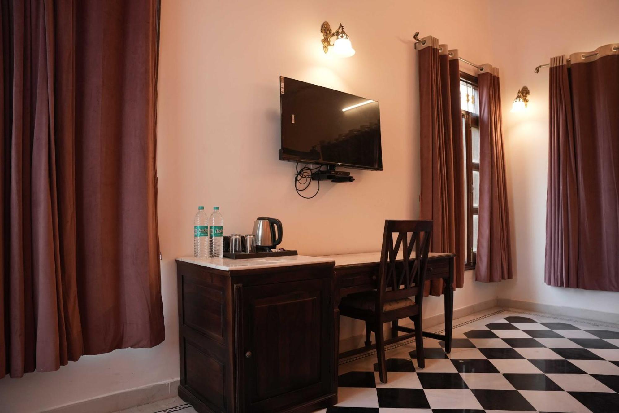 Hotel Karohi Villa Удайпур Екстериор снимка